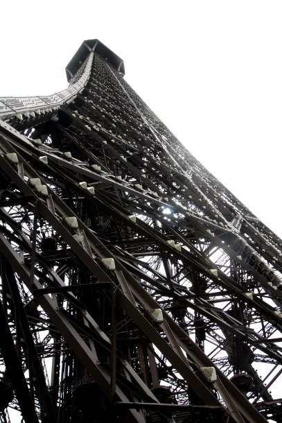 Looking up to the uppermost deck (a longer wait and more $)