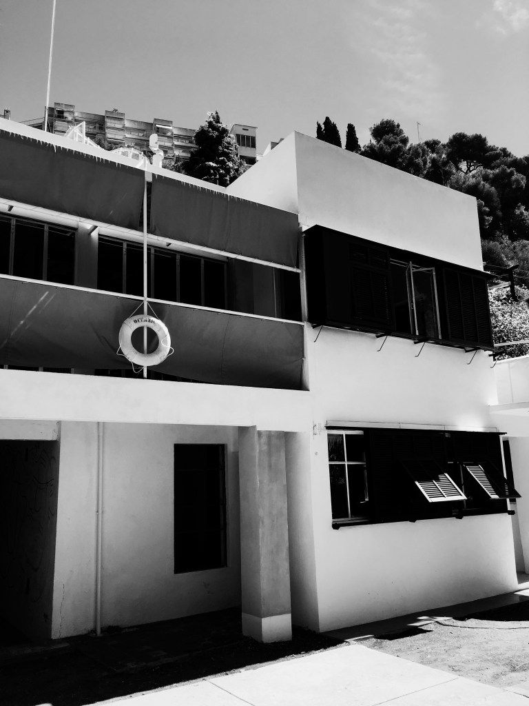 Black &amp; White 100%