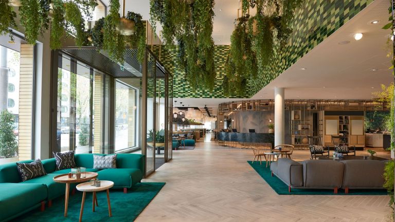 Hyatt-Regency-Amsterdam-P021-Lobby.adapt.16x9.1920.1080